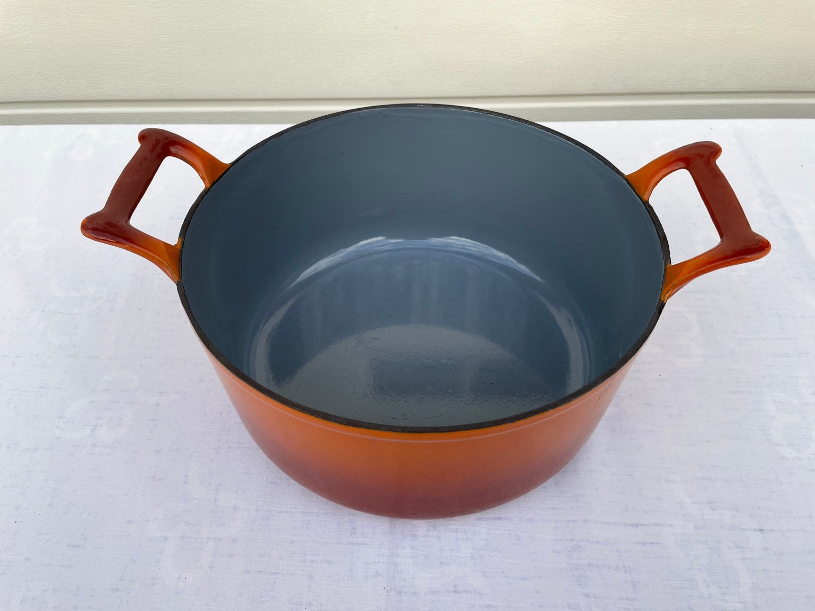 Emaille oranje retro fifties sixties gietijzeren kookpot, Huis en Inrichting, Geschikt voor inductie, Ophalen of Verzenden, Gebruikt