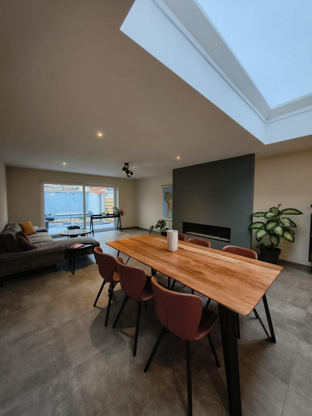 Tafel in massief hout, Huis en Inrichting, Ophalen