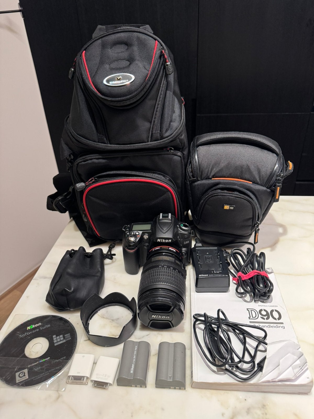Nikkon D90 avec objectif et téléobjectif, sac  et sac à dos, TV, Hi-fi & Vidéo, Enlèvement ou Envoi, Comme neuf, Bouchon de boîtier