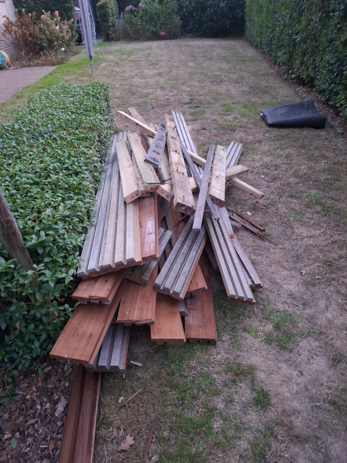 Brandhout van afgebroken muur ( hardhout teak ), Enlèvement