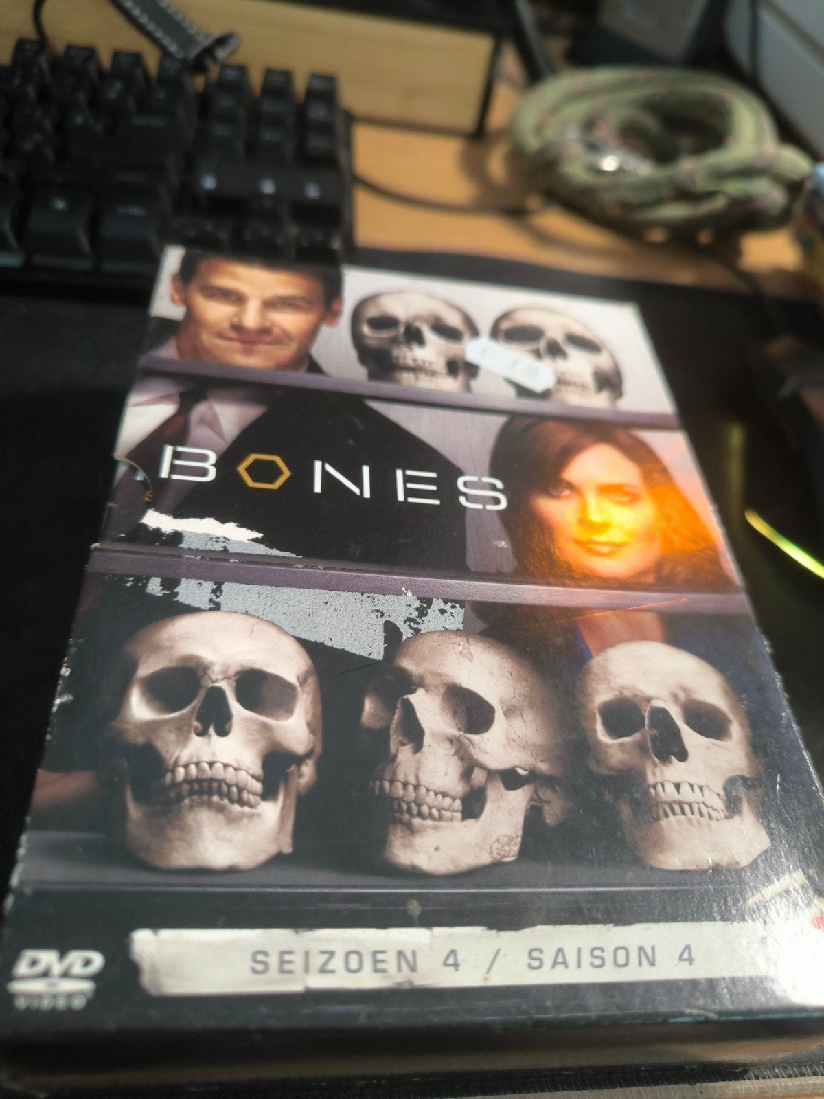 coffret bones saison 4, CD & DVD, DVD | Sport & Fitness, Enlèvement ou Envoi