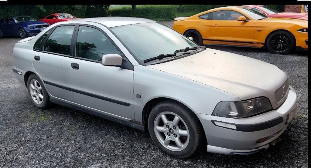 Volvo S40 pour export, Auto's, Voorwielaandrijving, 4 cilinders, Leder en Stof, Particulier