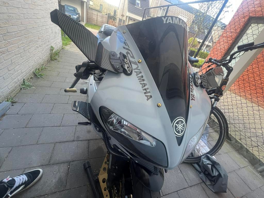 Yamaha YZF-R1 1000cc – Grijs/Zwart met Gouden Accenten, Motoren, Motoren | Yamaha, Bedrijf, Super Sport, meer dan 35 kW, 4 cilinders