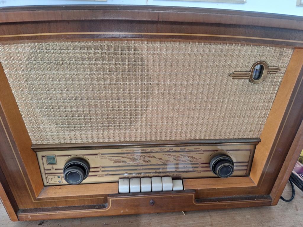 Oude radio, Ophalen