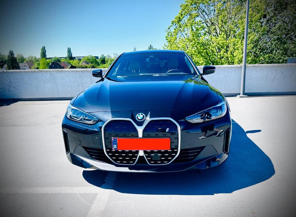 BMW i4 eDrive40 Gran Coupe/83.9 kWh/HUD 04/2023, Autos, I4, Achat, Beige, 5 places