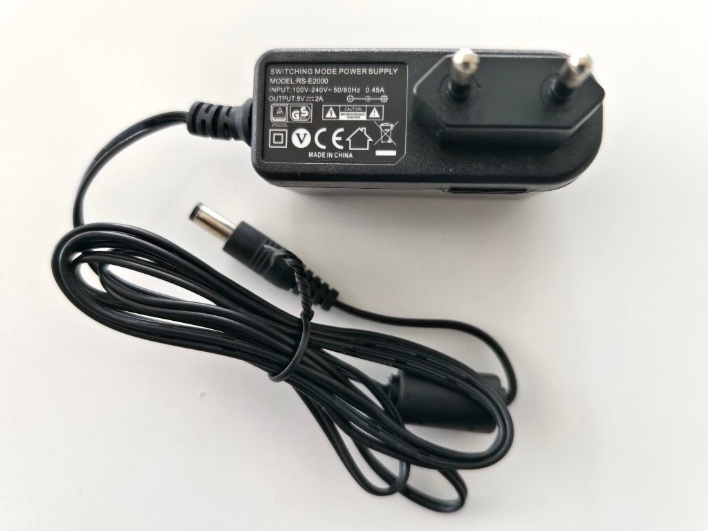Universele Voeding / Adapter – 5V 2A, Audio, Tv en Foto, Opladers, Ophalen of Verzenden, Zo goed als nieuw