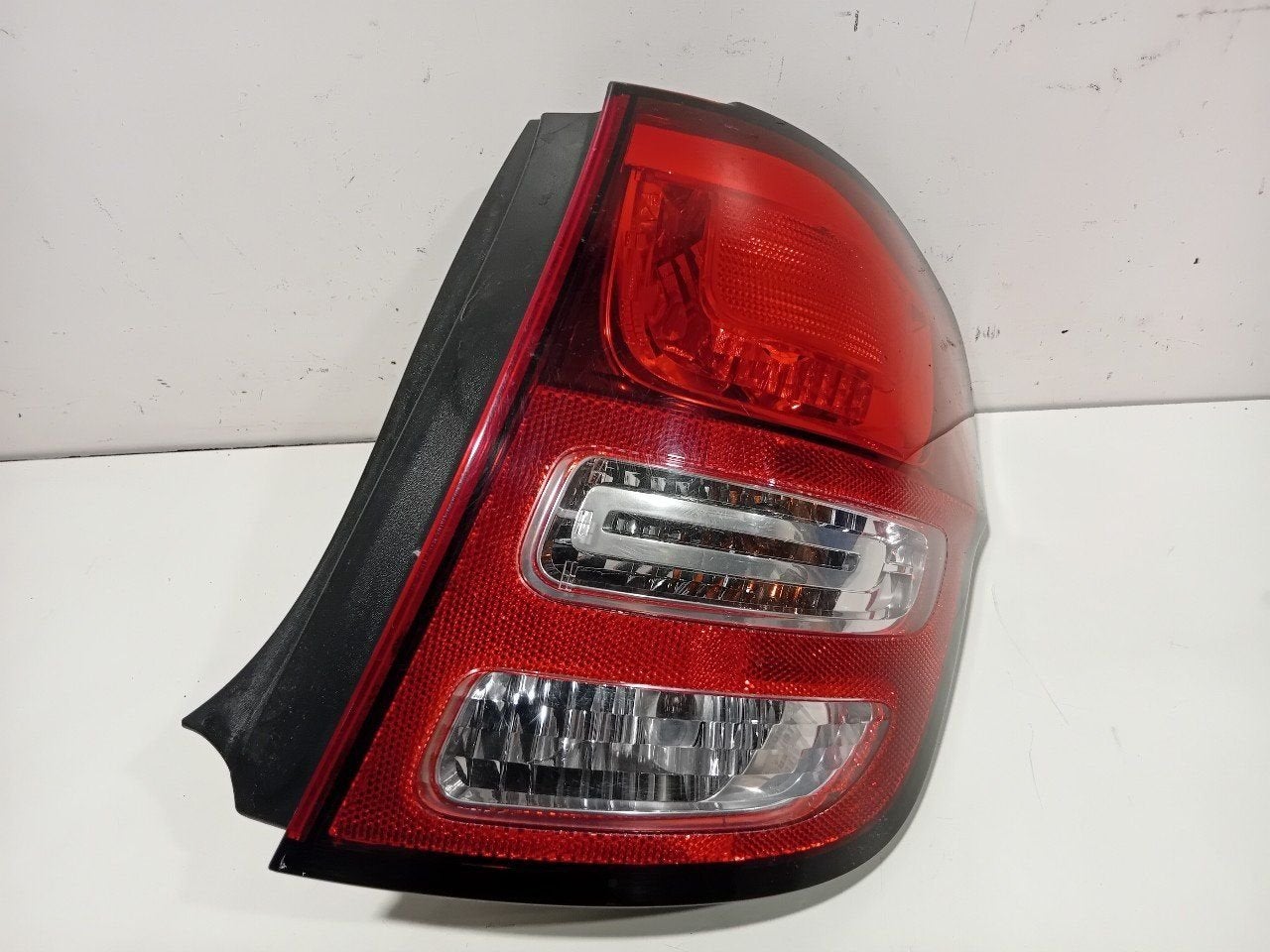 Achterlicht carrosserie rechts Citroën C3, Onderdelen@venauto.nl, Van der Ven Autorecycling B.V., Ettenseweg 76, 4706 PB Roosendaal, The Netherlands