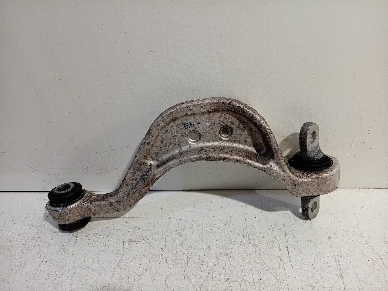 Draagarm rechts achter BMW iX, Onderdelen@venauto.nl, Van der Ven Autorecycling B.V., Gebruikt, Ettenseweg 76, 4706 PB Roosendaal, The Netherlands