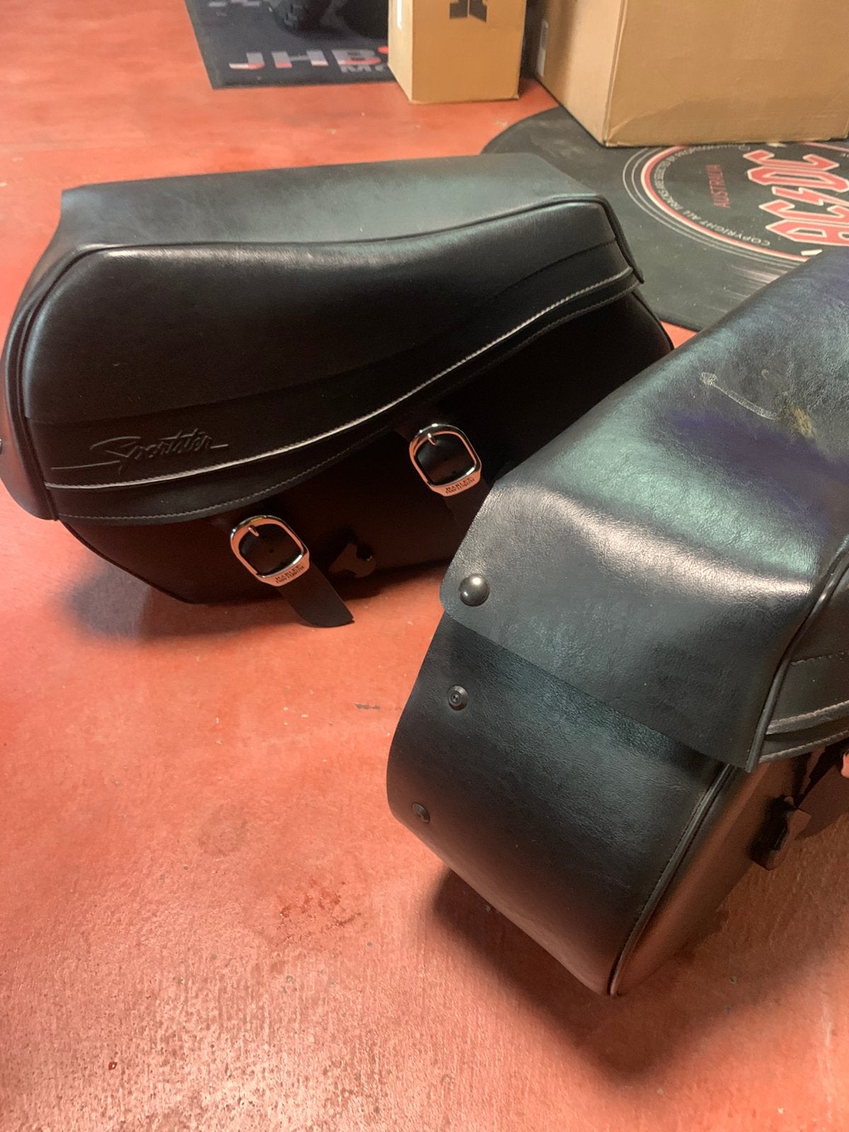 Valise en cuir harley sportster, Motos, Enlèvement, Comme neuf