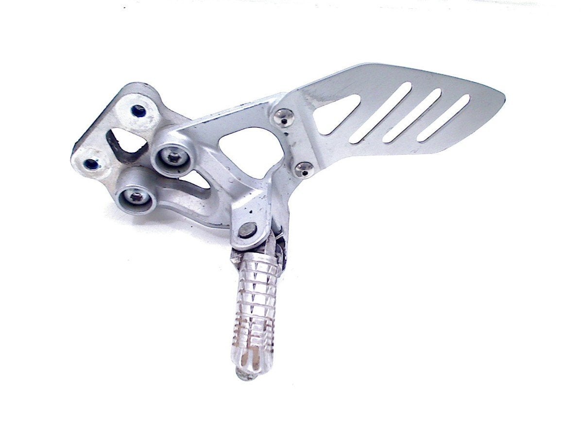 REPOSE PIEDS AVANT GAUCHE Suzuki (298998), Motos, Dhr. S. di Majo, Utilisé, Info@cama-motorparts.nl, P.J. Troelstraweg 8 8
3144 CX  MAASSLUIS, NL