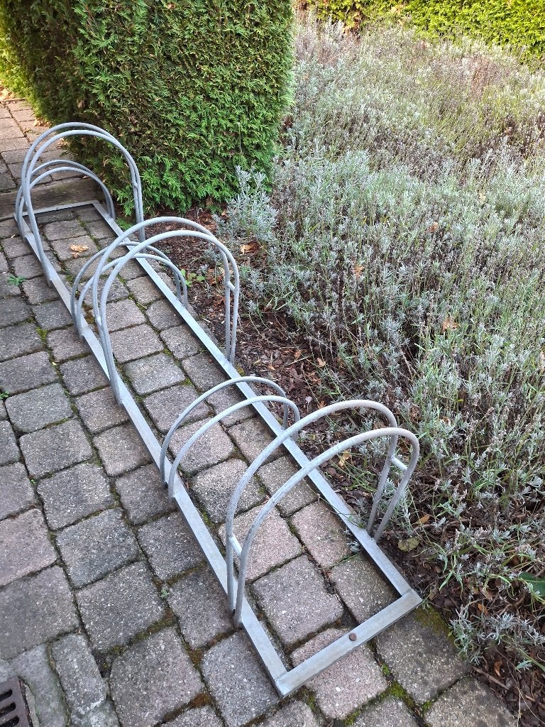 Degelijk Fietsrek, Fietsen en Brommers, Ophalen, Zo goed als nieuw