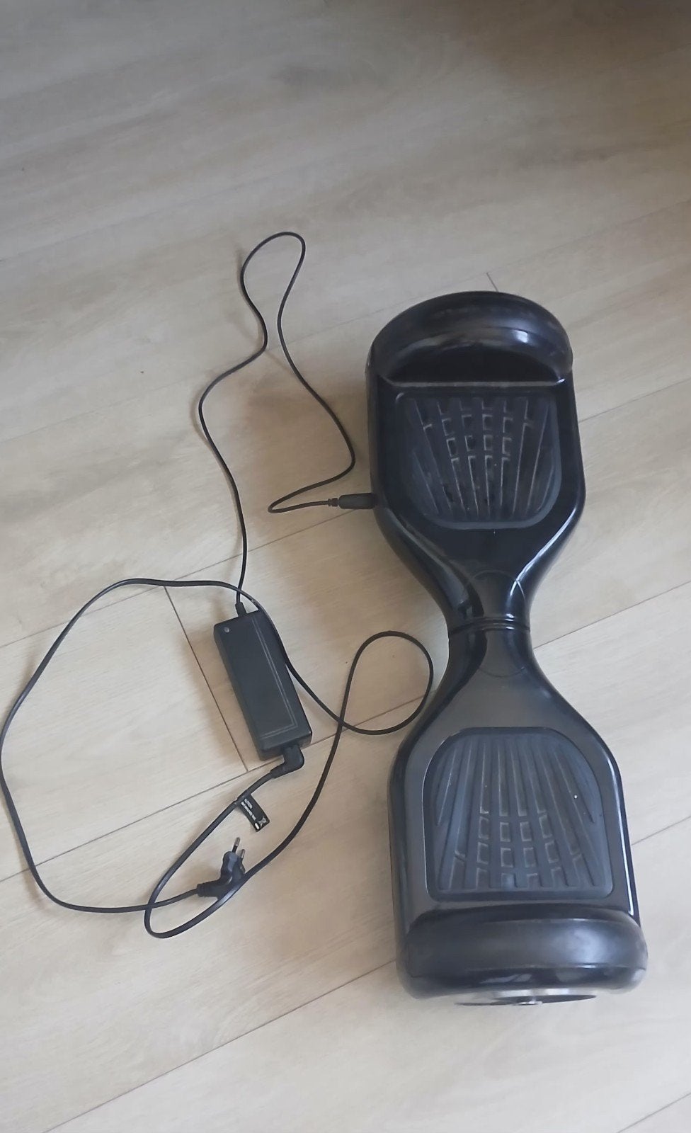 €10 Zwarte hoverboard met lader – werkt goed, Enlèvement, Utilisé