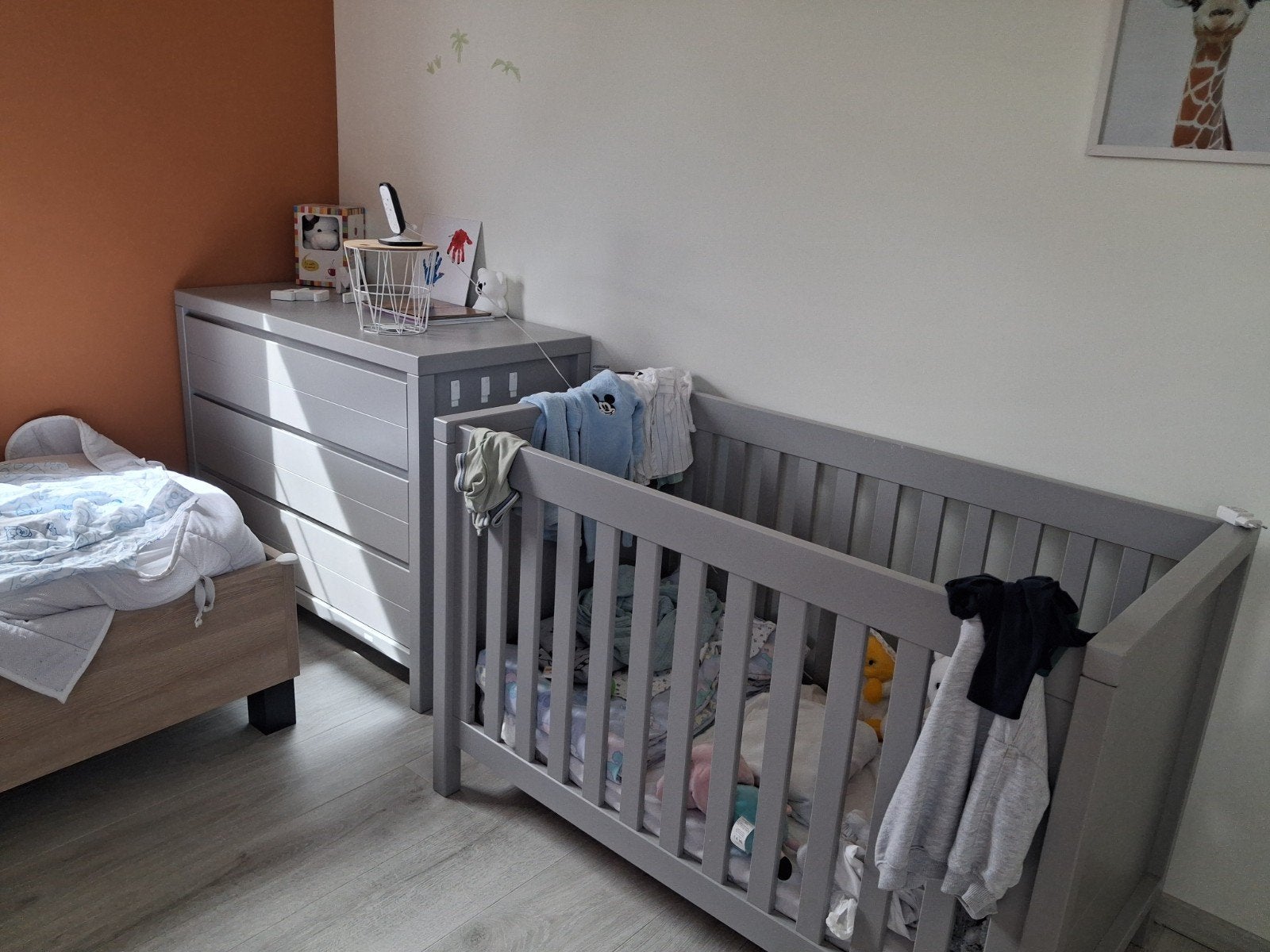 Bed en commode voor 200euro nog in perfecte staat, Enfants & Bébés, Chambre d'enfant | Chambres d'enfant complètes, Enlèvement
