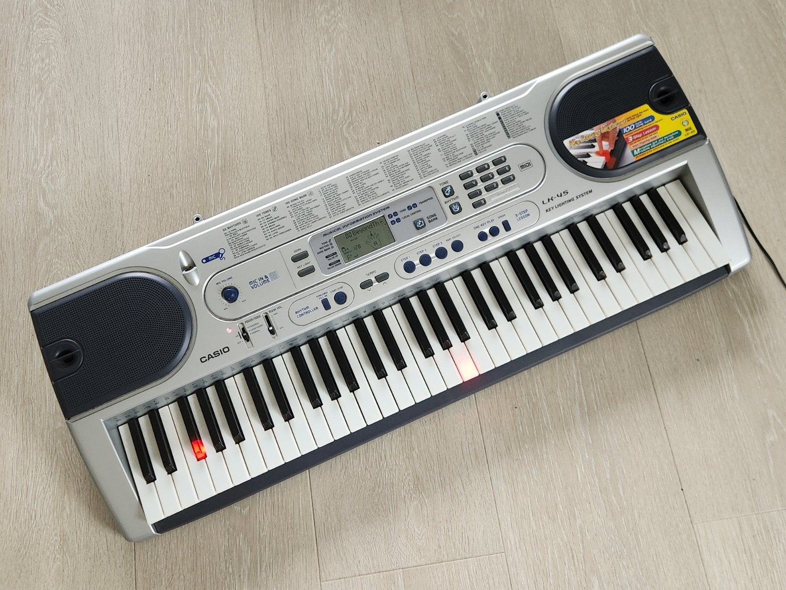 Keyboard 5 octaven Casio LEERBEGELEIDING
Kwaliteit van beken, Ophalen, Casio, 61 toetsen, Midi-aansluiting