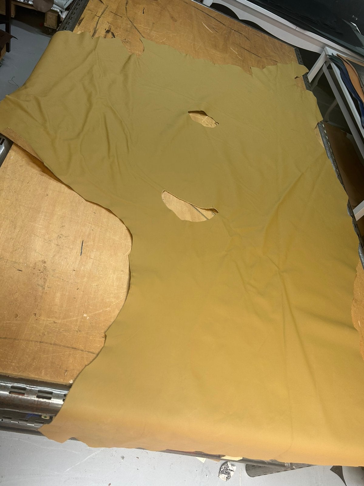 Rijkgoud kleur leer lap soepel dikte 1,3mm A-447, Ophalen of Verzenden, Zo goed als nieuw