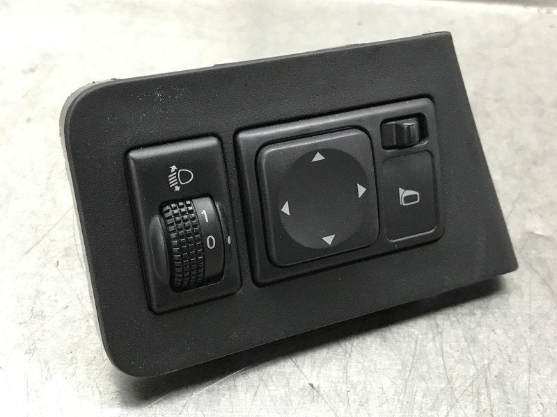 COMMUTATEUR RÉTROVISEURS Nissan NV 200 (M20M) (01-2010/-), Dhr. M. Roggen, Stadsweg 37 37
9917 PV  WIRDUM GR., NL, Nissan, Utilisé