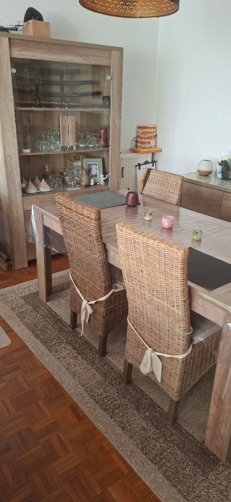 Salle à manger, Ophalen, Zo goed als nieuw