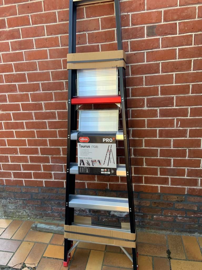 Nieuw ALTREX Trapladder 5 treden, Ophalen, Zo goed als nieuw