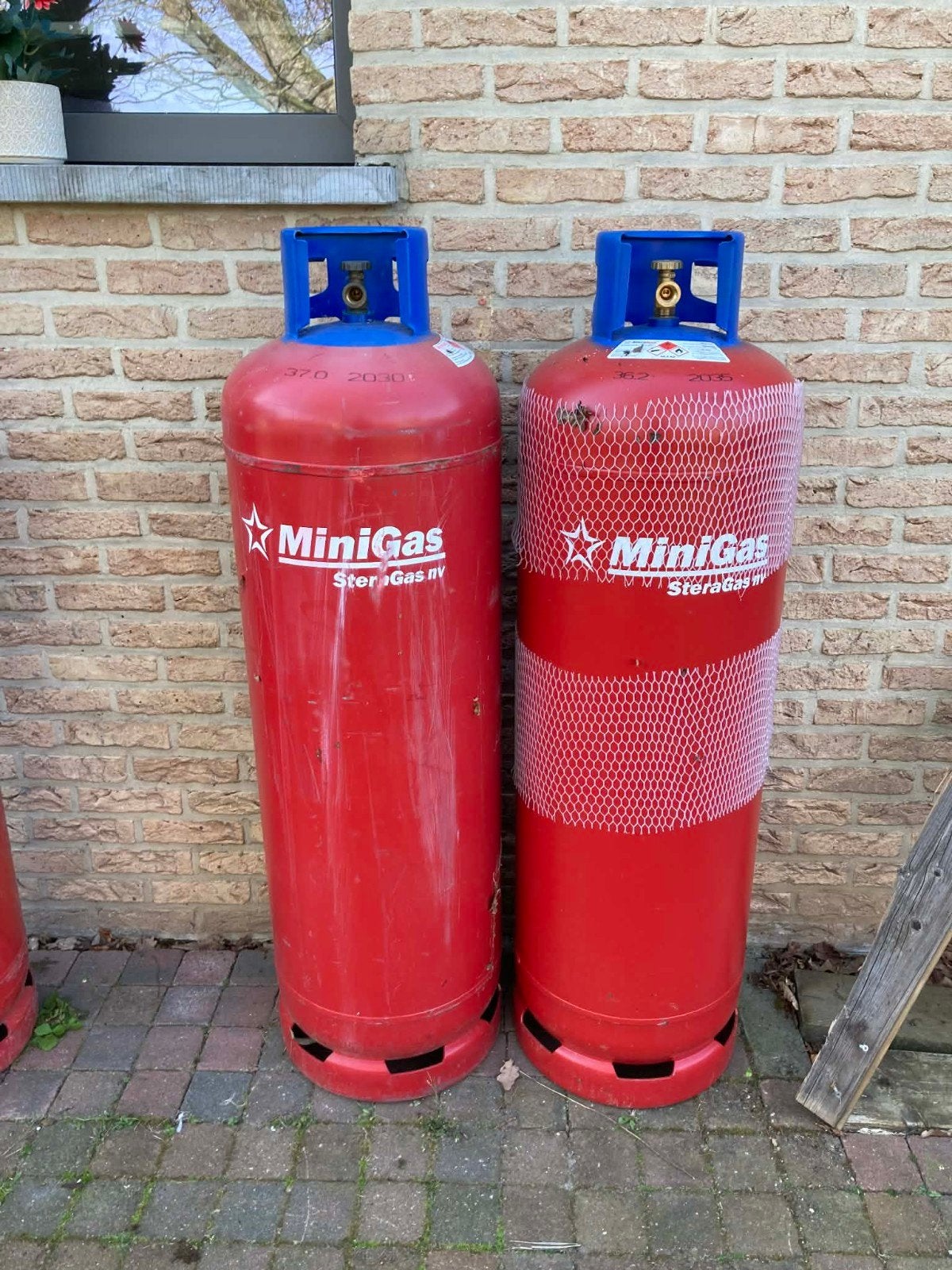 2 flessen (1 vol / 1 nog bijna vol) Antargaz Propaan 46,5 kg, Ophalen