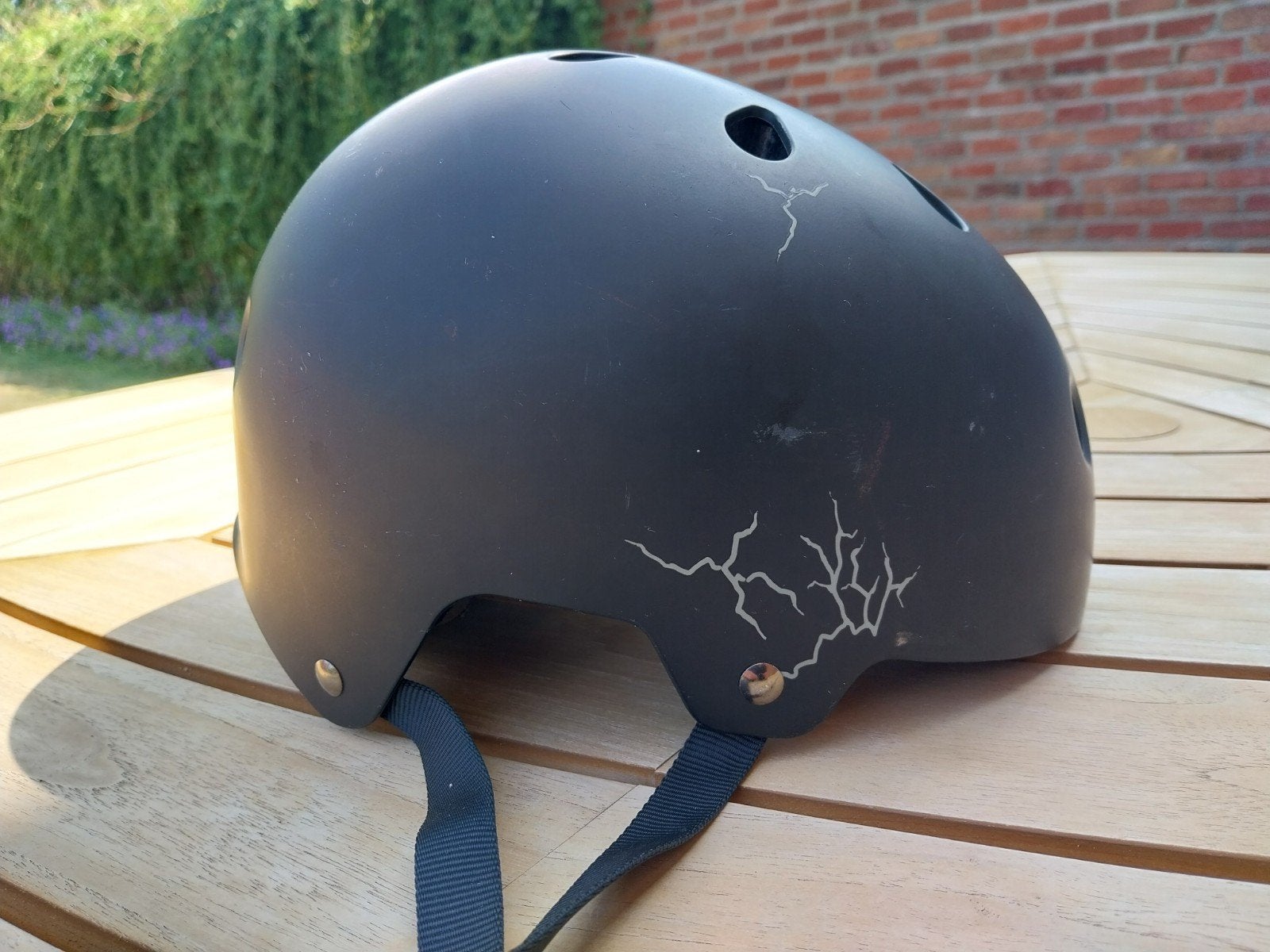 Helm 55-58 cm, Vélos & Vélomoteurs, Accessoires vélo | Casques de vélo, Enlèvement