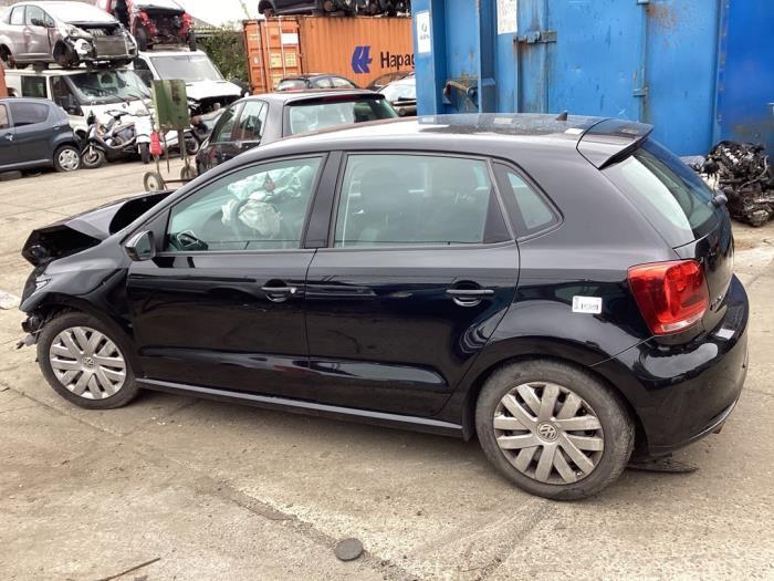 Aandrijfas links-voor van een Volkswagen Polo, Auto-onderdelen, Remmen en Aandrijving, Volkswagen, Gebruikt, 3 maanden garantie