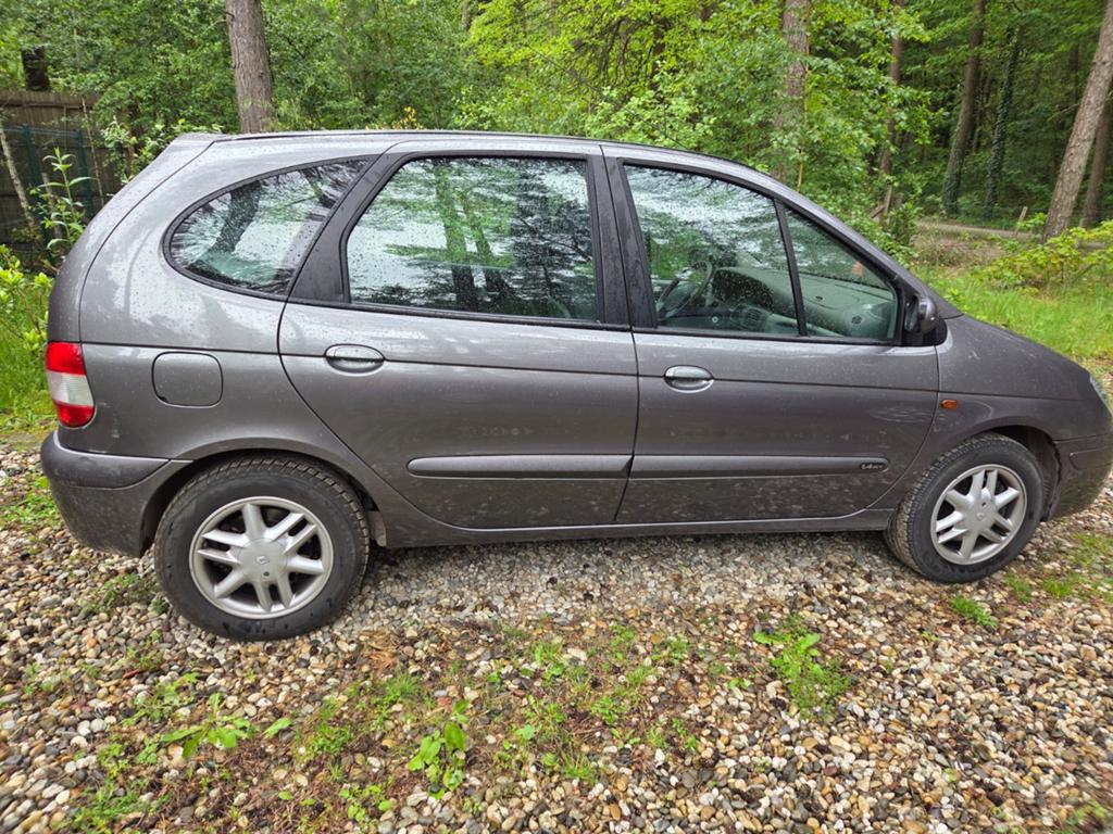 Te koop auto 2300 euro, Particulier, Radio, Te koop, Benzine