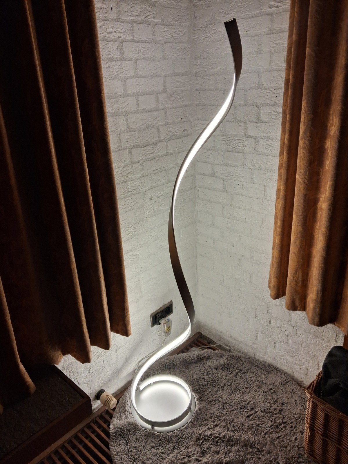 lampadaire en forme de spirale, Enlèvement