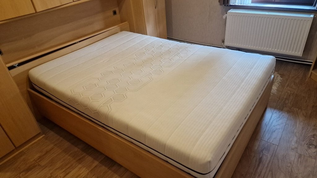 Ensemble matelas + protège-matelas + drap (NOUVEAU), Matelas, Queen size, 140 cm, Enlèvement