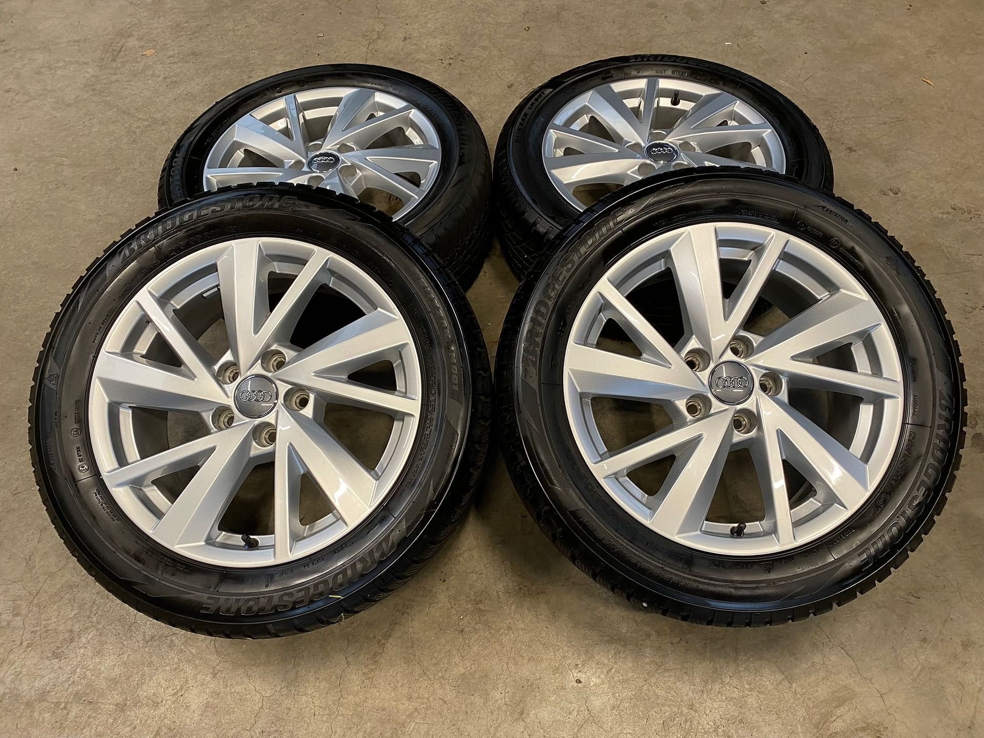 Diversen 17 inch originele velgen + winterbanden Audi Q2, Auto-onderdelen, -, -, Banden en Velgen, 17 inch