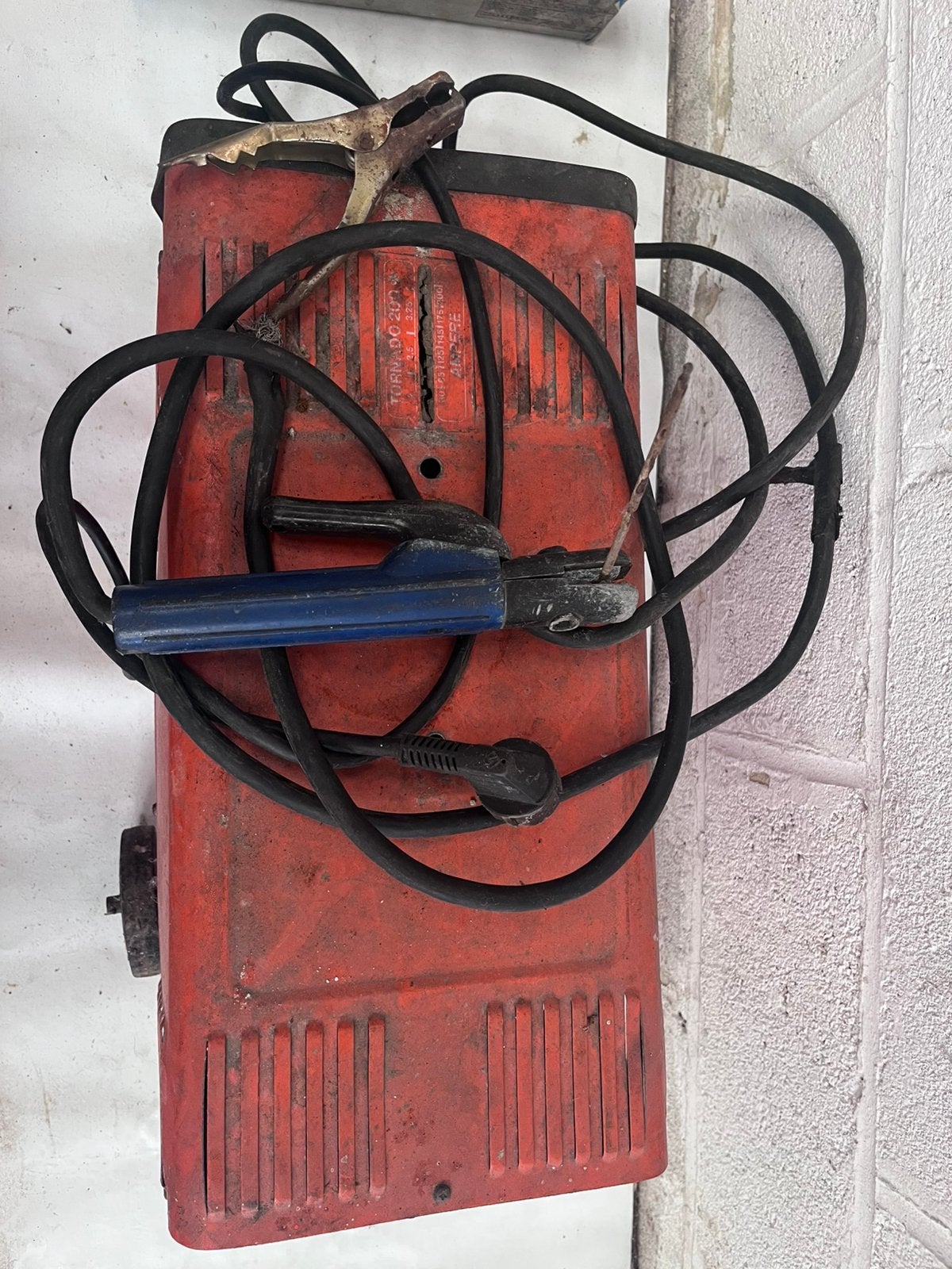 Modèle : Poste à souder traditionnel Tornado T/200, Enlèvement, Comme neuf