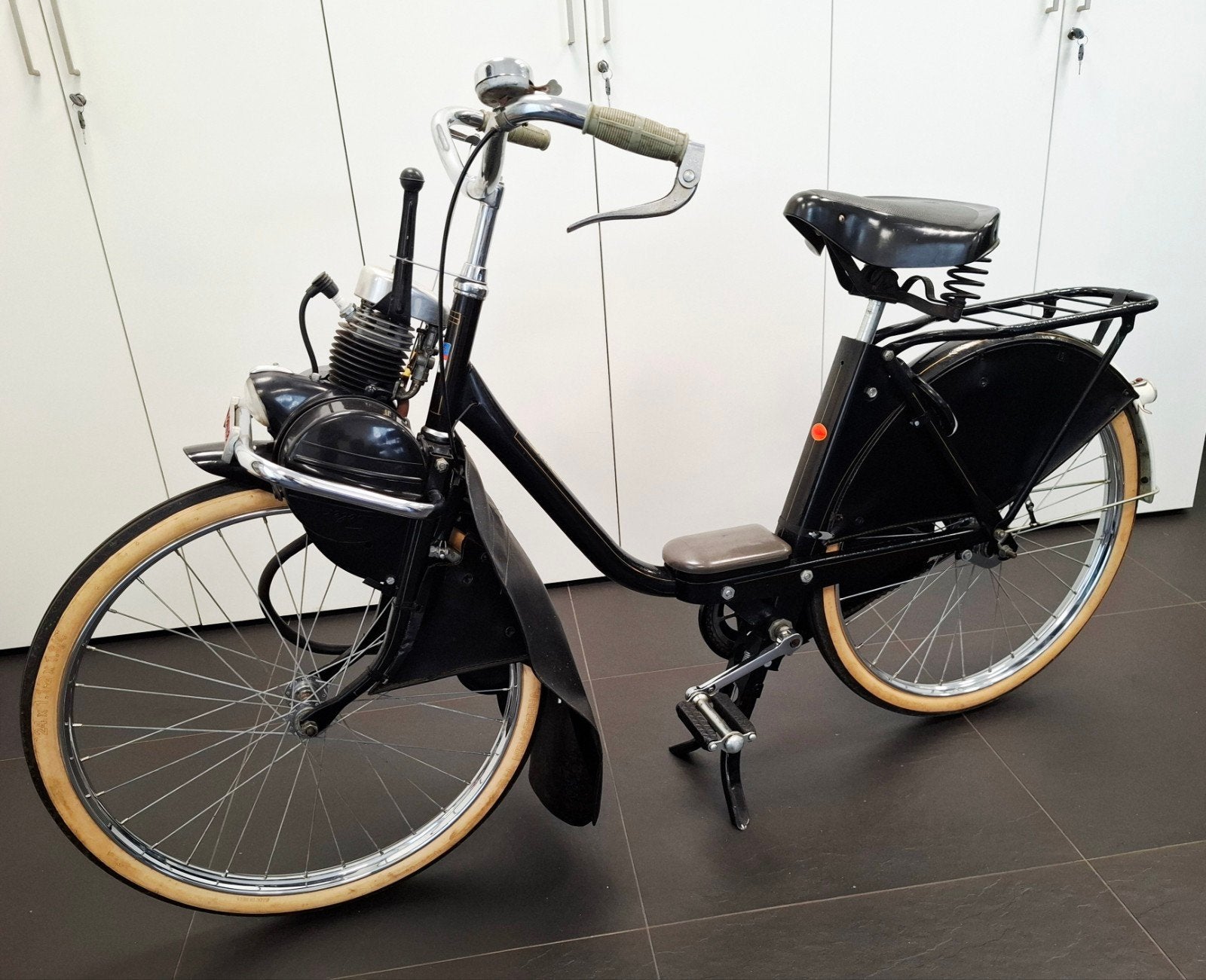 Solex koffertje oude restauratie, Fietsen en Brommers, Ophalen of Verzenden, Gebruikt, Klasse B (45 km/u), 2200 (Koffertje)