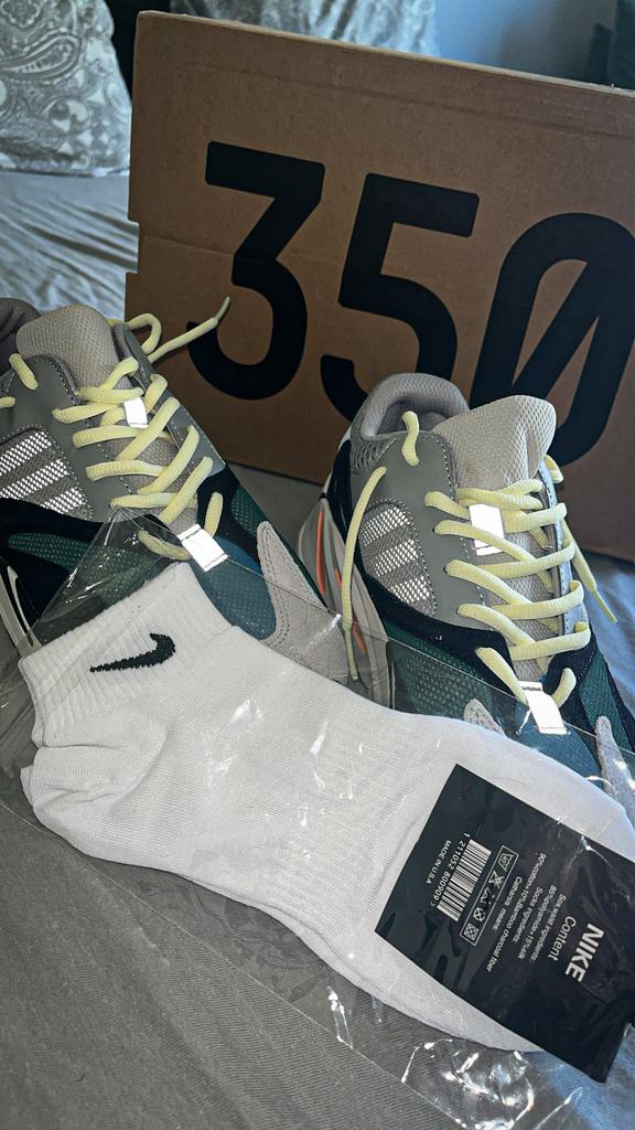 Yeezys 350, Overige kleuren, Boots, Nieuw, Ophalen of Verzenden