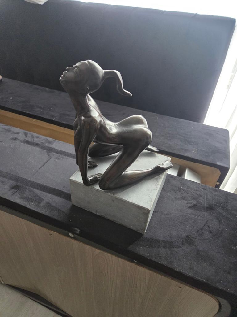 Oeuvre en bronze, Enlèvement ou Envoi, Bronze