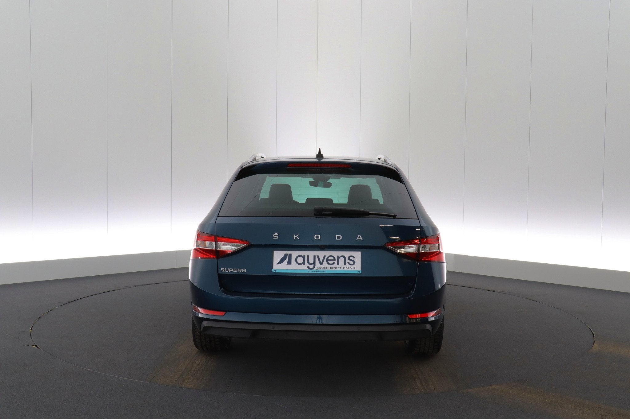 (1YEH896) SKODA SUPERB COMBI, Autos, Skoda, Achat, Entreprise, Carnet d'entretien, Alcantara