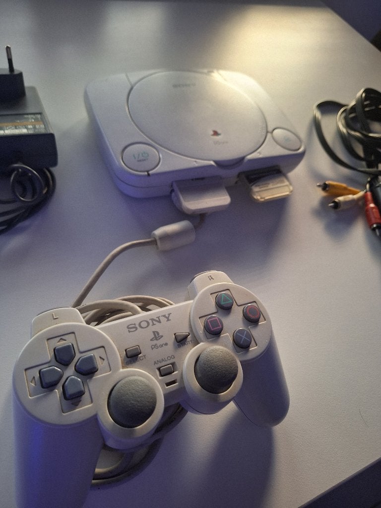 PS1  SLIM   +  MANETTE  +  CABLE  +  2  CARTES MEM,,, Consoles de jeu & Jeux vidéo, Enlèvement, Comme neuf