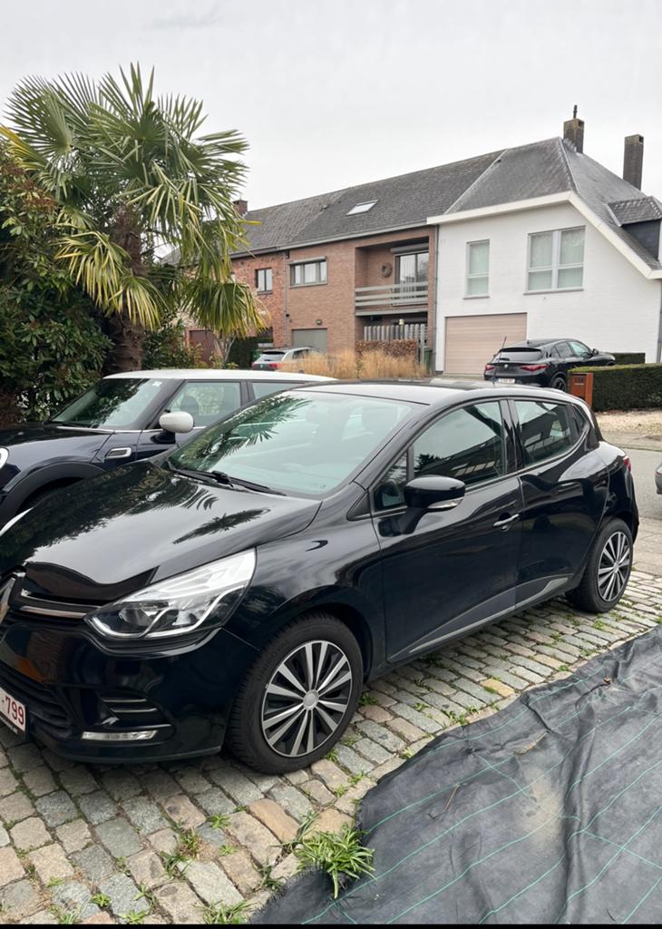 Renault clio 60000km !!!, Auto's, Voorwielaandrijving, 898 cc, Zwart, 5 deurs
