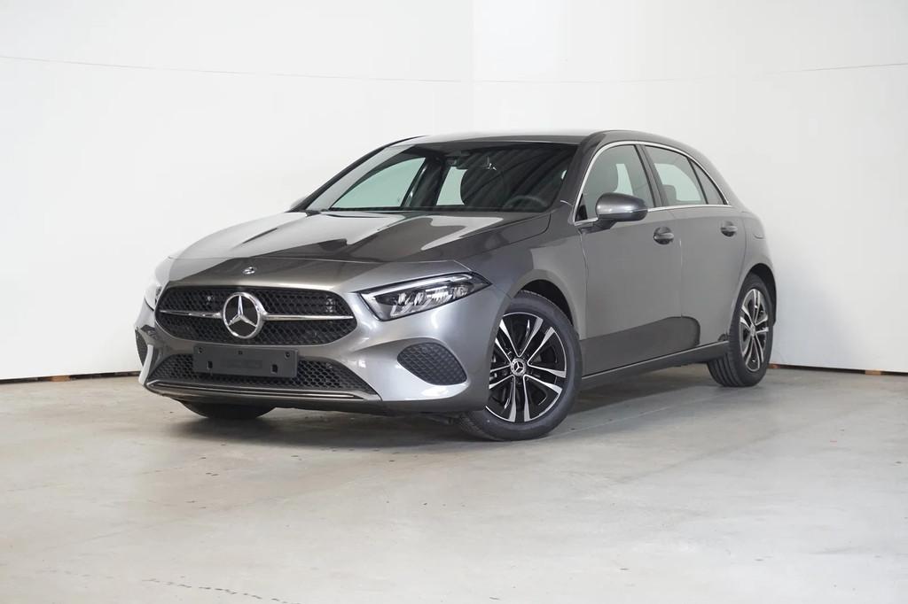 Mercedes-Benz A-CLASS 200 (bj 2025, automaat), Auto's, Automaat, Parkeersensor, Gebruikt, Leder en Stof
