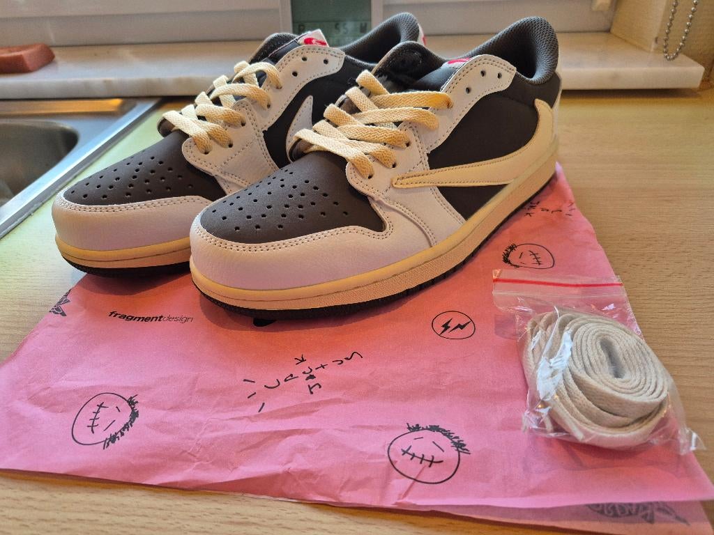 Jordan 1 retro low og sp travis scott reverse mocha maat 42, Kleding | Heren, Schoenen, Nieuw, Sneakers, Overige kleuren, Ophalen of Verzenden