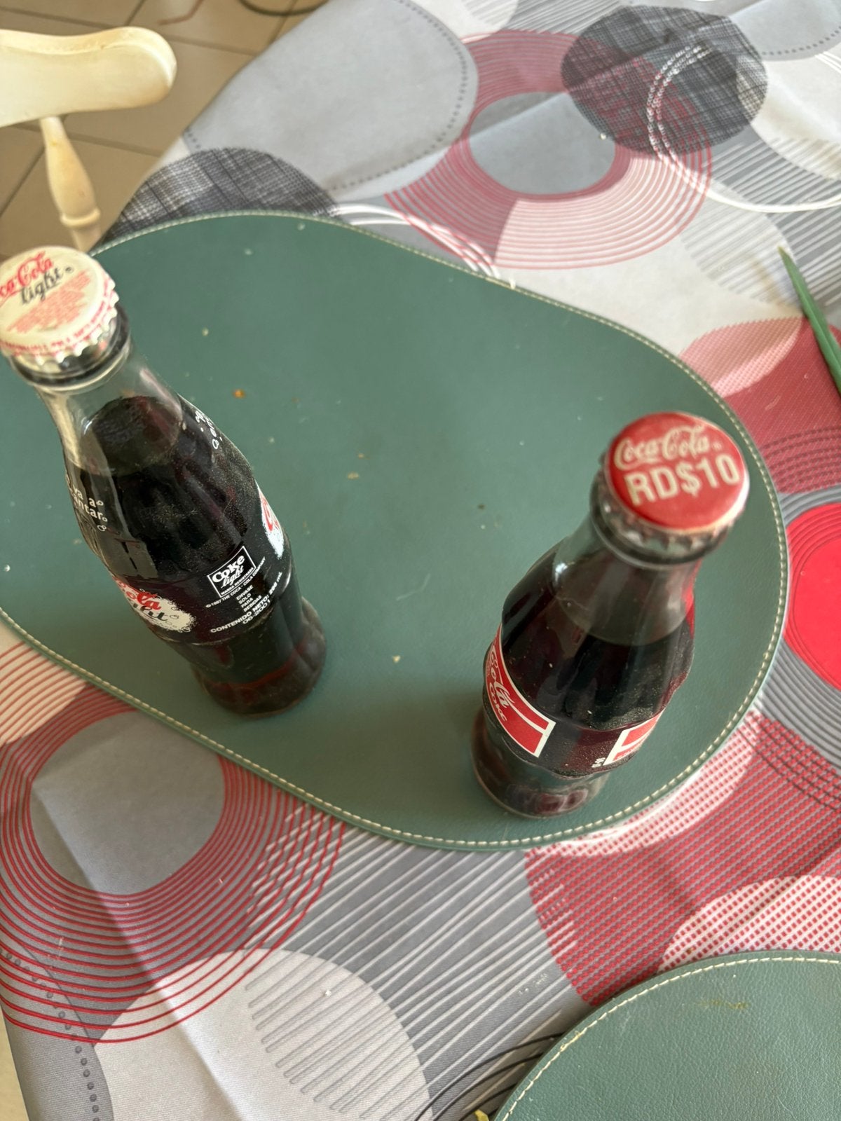 2 cola flesjes, Ophalen, Zo goed als nieuw