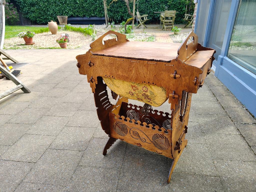 Kastje voor breimateriaal, Antiek en Kunst, Ophalen