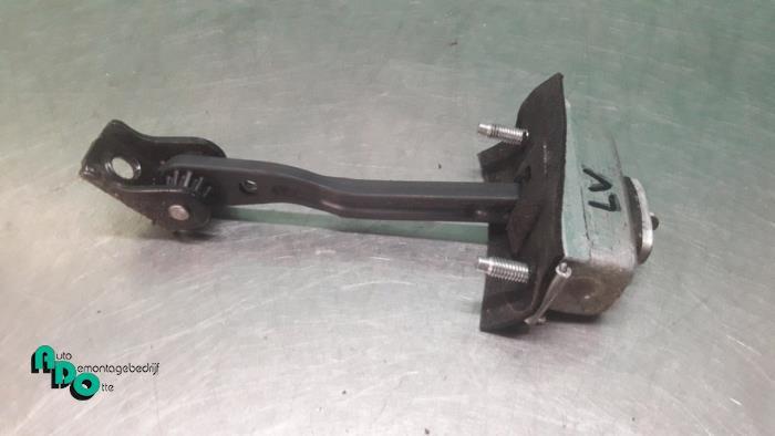 Deurvanger 4Deurs links-voor van een Ford Focus (Focus 04-), Gebruikt, -, -, Ophalen of Verzenden