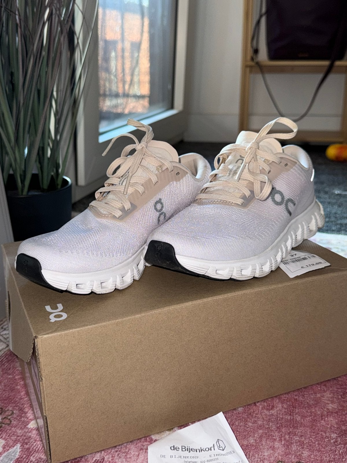 nieuwe On sneakers, maat 37, Ophalen, Zo goed als nieuw, Sneakers