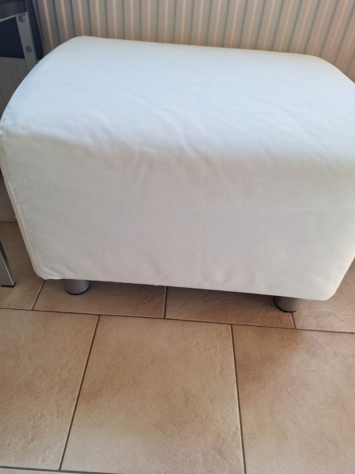 witte ikea poef, 54 op 54 cm, 36 cm hoog, Huis en Inrichting, Ophalen, Zo goed als nieuw, Metaal