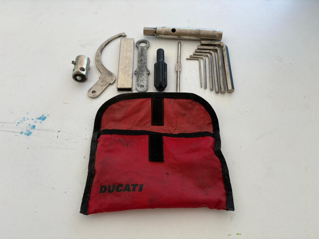 Gereedschap set Ducati Monster S2R1000, Motoren, Accessoires | Overige, Ophalen, Zo goed als nieuw