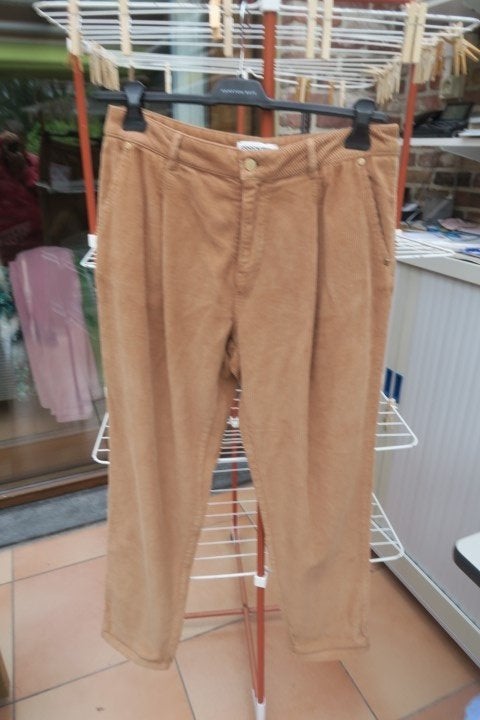 Broek nieuw bruin geribd Essentiel mt 38-40 (29), Kleding | Dames, Maat 38/40 (M), Bruin, Nieuw, Ophalen of Verzenden
