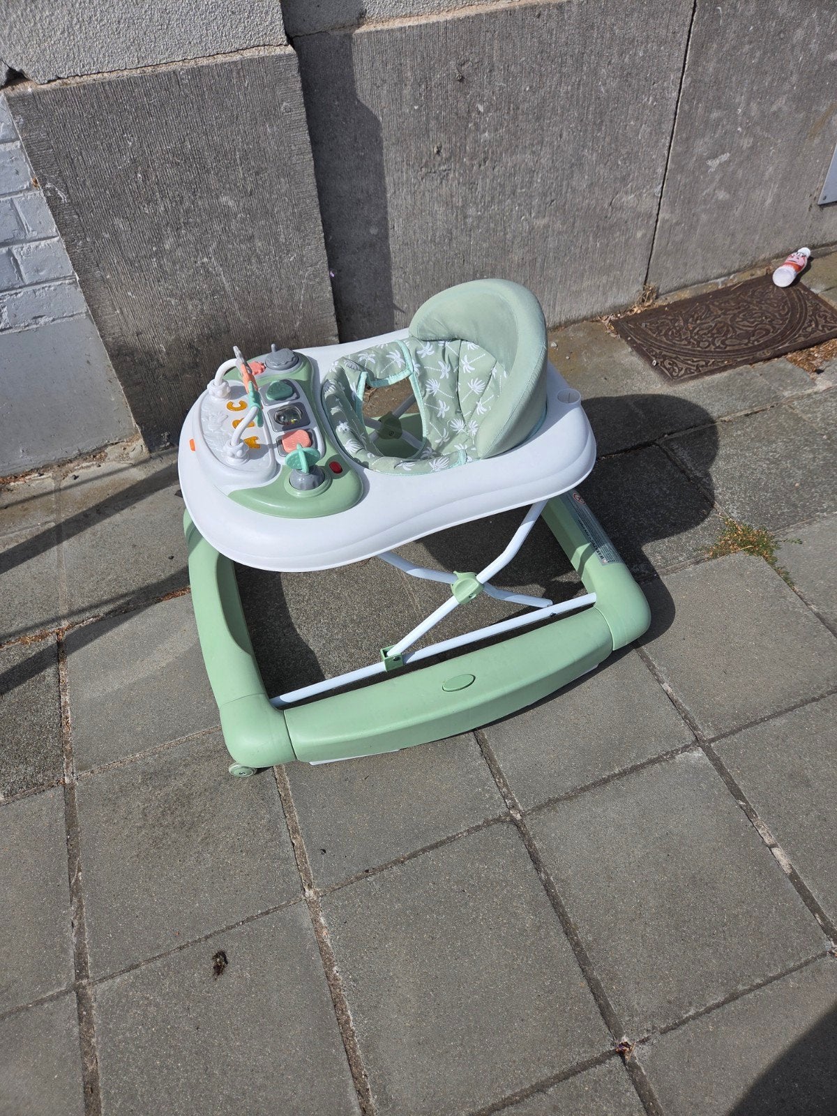 trotteur bébé musicale, Enlèvement