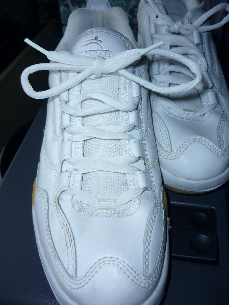 Baskets, Chaussures blanches de sport indoor P: 41 unisexe, Vêtements | Hommes, Chaussures, Enlèvement ou Envoi, Comme neuf, Blanc