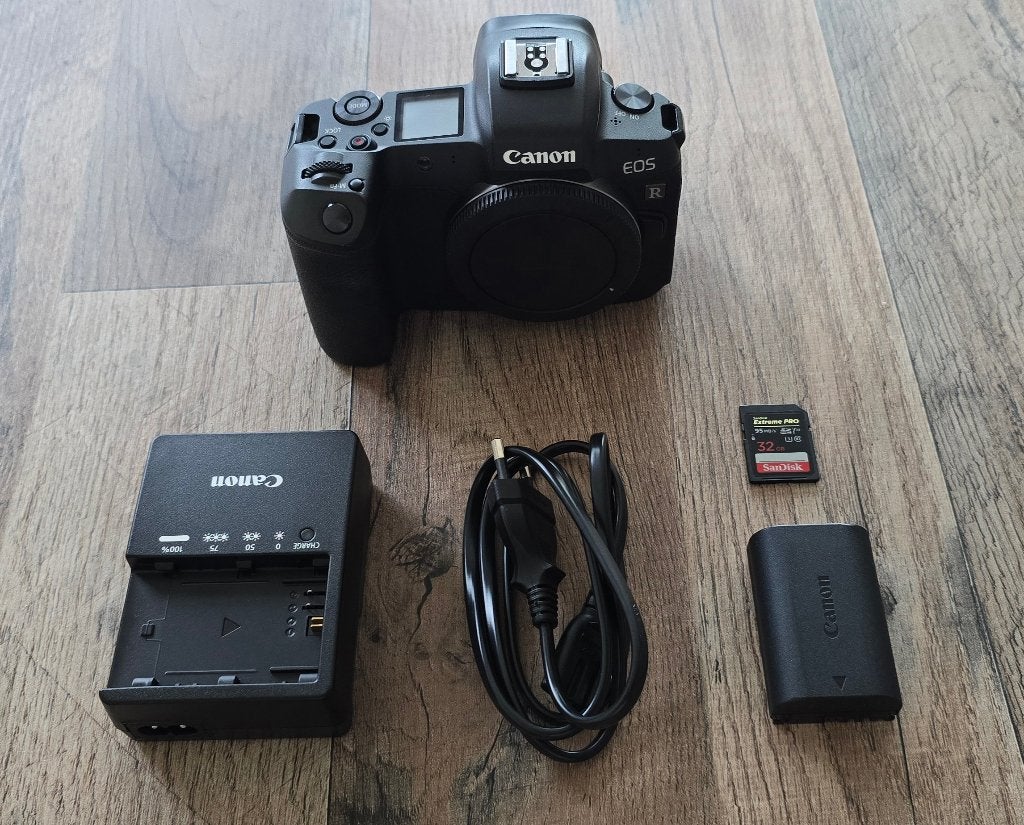 Canon EOS R body + batterij + lader + SD-kaart 32 GB, Enlèvement ou Envoi, Canon, Utilisé, Écran inclinable/pivotant
