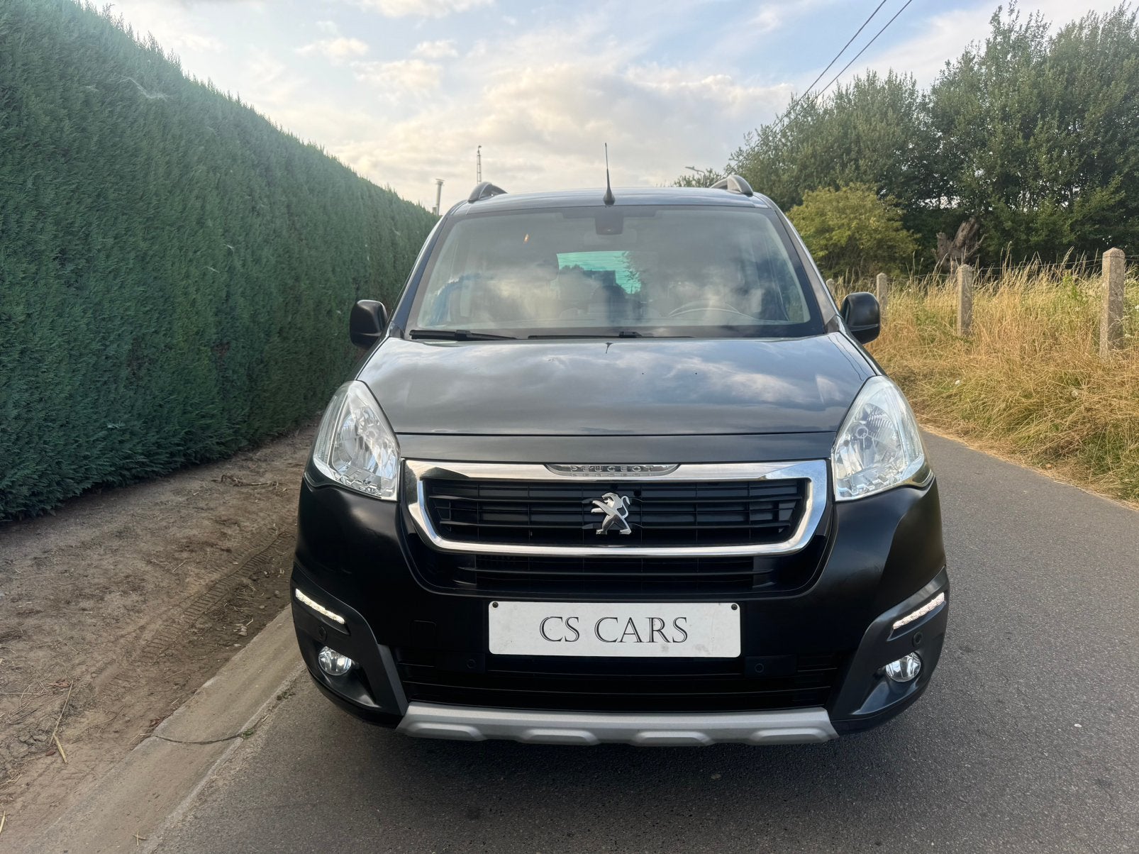 Peugeot Partner Tepee Outdoor 1.2 Turbo Benzine GARANTIE, Voorwielaandrijving, Bedrijf, 5 deurs, 81 kW