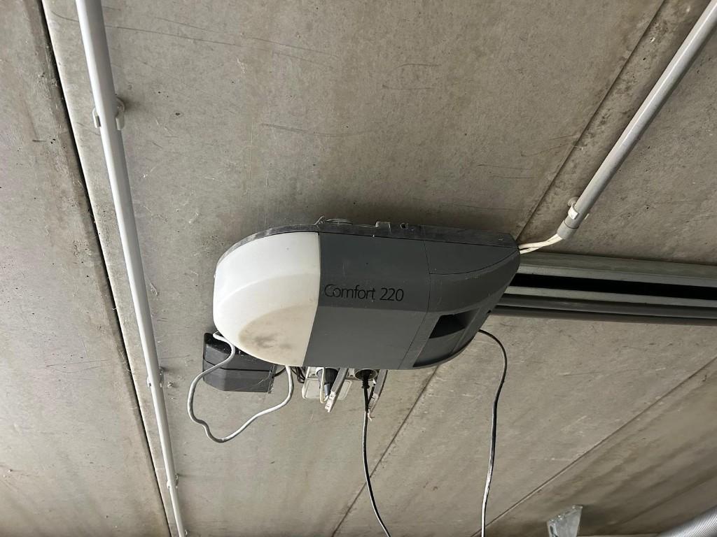 Motor voor sectionale poort, Doe-het-zelf en Bouw, Ophalen, Gebruikt, Metaal, Overige typen